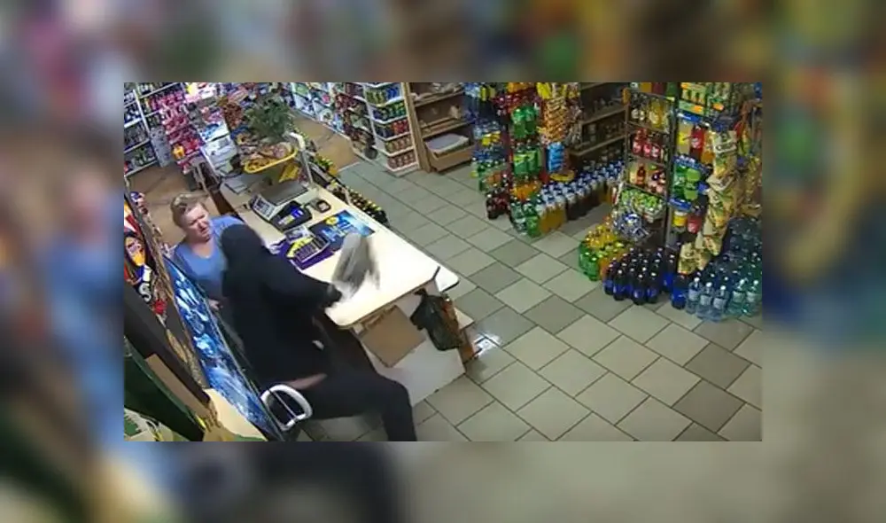 Ladrón armado ingresa a tienda y la dueña lo espanta con un trapeador [VIDEO]