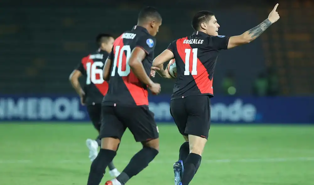 El delantero se movió rápidamente en el área paraguaya y anotó el 2-1 para Perú. Foto: @SeleccionPeru.