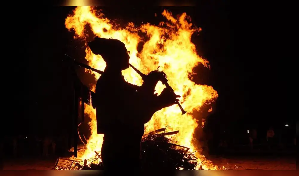 Rituales en la noche de San Juan. Foto: Mónica Irago.