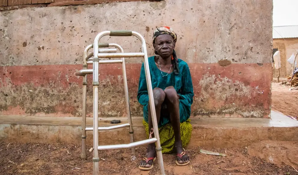Muchas de estas mujeres son viudas o tienen enfermedades degenerativas. Foto: Vice/Ioana Epure