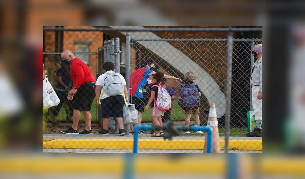 En múltiples países, incluido Estados Unidos, se discute si es recomendable que vuelvan las clases presenciales en esta pandemia. Foto: AFP