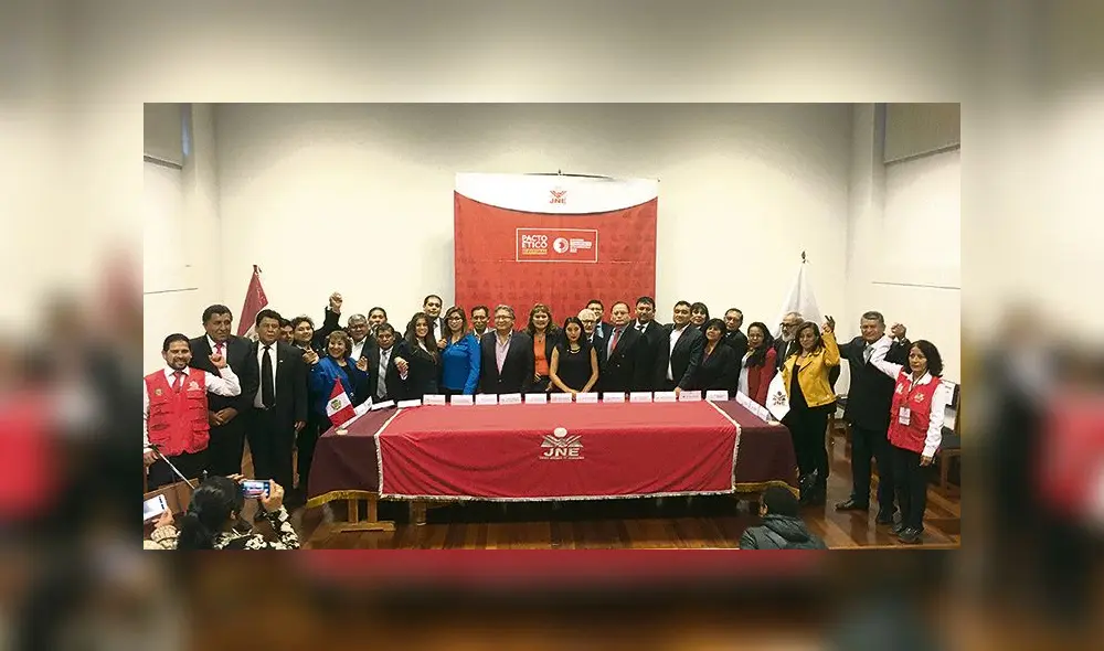acuerdo. Personeros firmaron pacto ético en Arequipa. acuerdo. Personeros firmaron pacto ético en Arequipa.