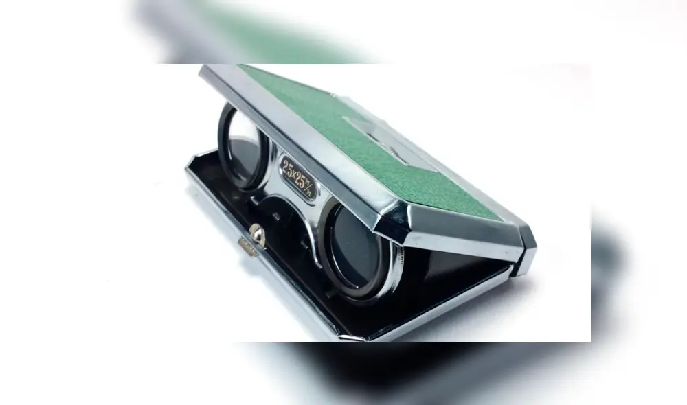 Desliza para ver más detalles de esta supuesta 'viajera del tiempo' que generó asombro en YouTube. Foto: Captura. Desliza para ver más detalles de esta supuesta 'viajera del tiempo' que generó asombro en YouTube. Foto: Captura.