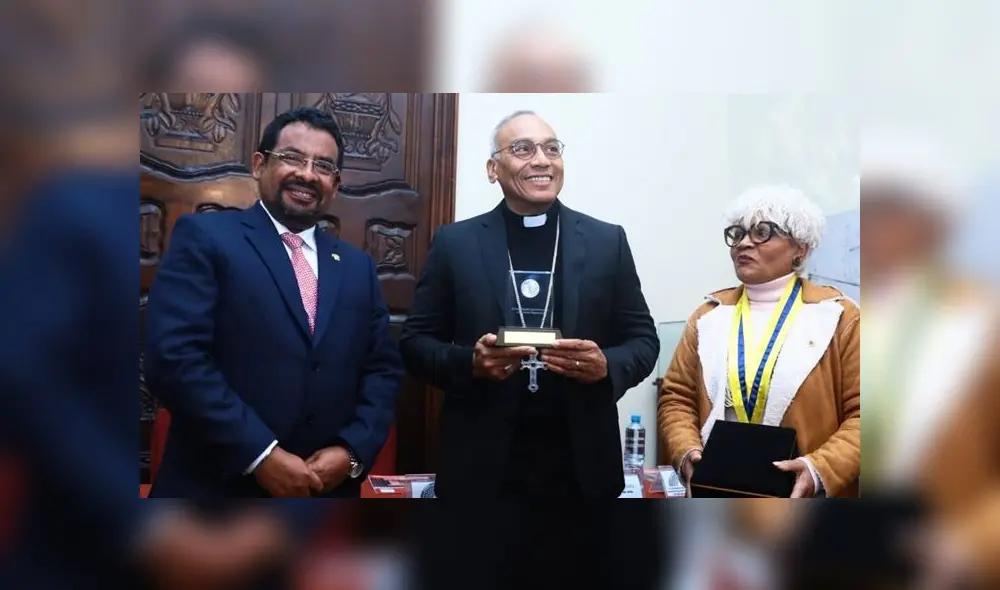 César Segura presidió el reconocimiento y dedicó unas palabras a Elías Millares. (Foto: Congreso de la República)
