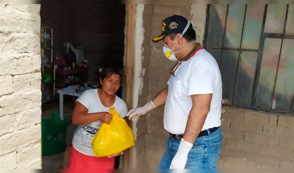 Alcalde Marcos Gasco reparte alimentos Alcalde Marcos Gasco reparte alimentos