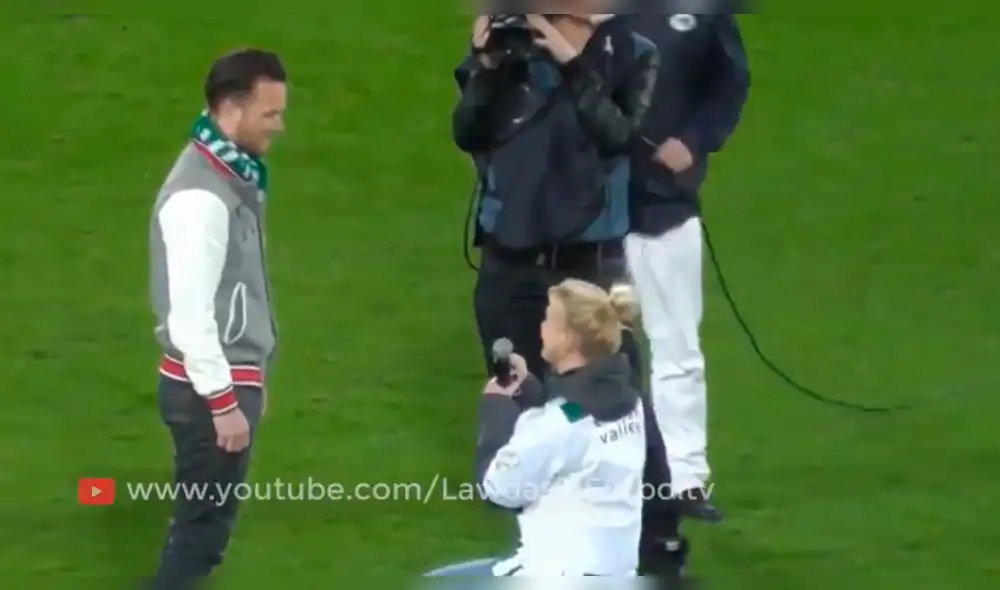 Facebook Viral: Pide matrimonio a futbolista en pleno partido y su reacción sorprende a miles Facebook Viral: Pide matrimonio a futbolista en pleno partido y su reacción sorprende a miles