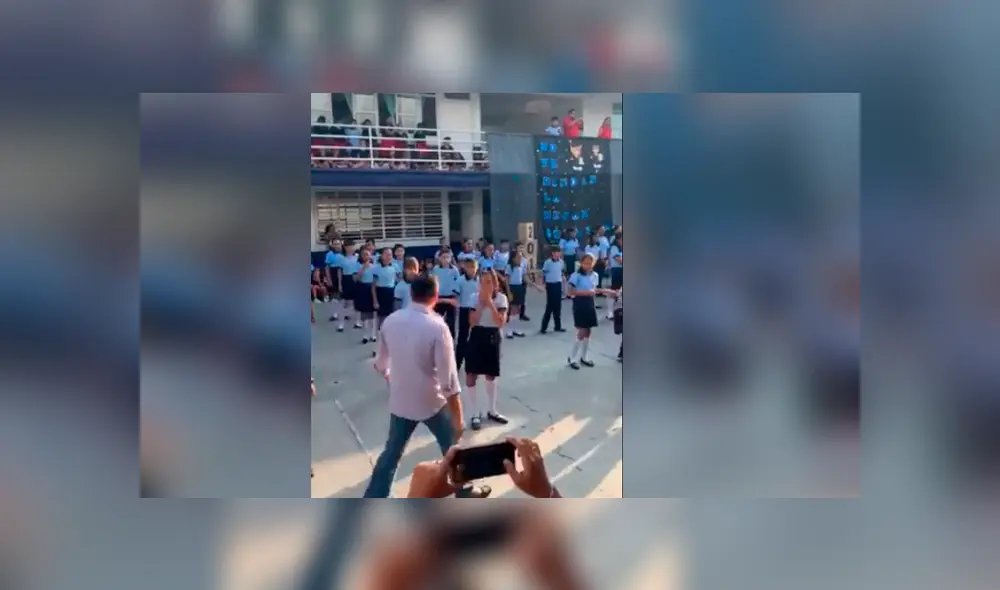 Facebook viral: padre ve que su hija no tiene pareja en actuación y baila con ella [VIDEO]