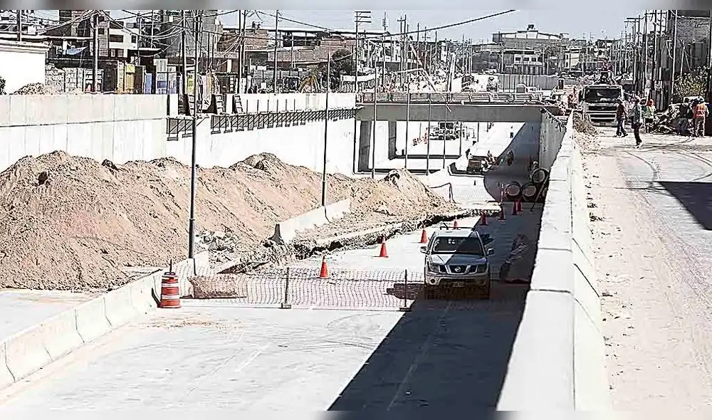 De no creer. Abren zanja de 35 metros entre los tramos II y III de la variante de Uchumayo. De no creer. Abren zanja de 35 metros entre los tramos II y III de la variante de Uchumayo.