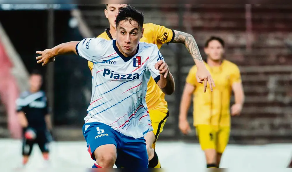 firme. Futbolista tiene un perfil encarador.