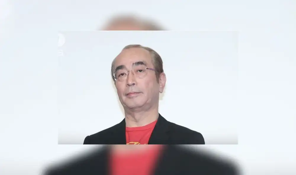 Shimura Ken, veterana celebridad japonesa de 70 años. A lo largo de su carrera se ha desempeñado como comediante, actor, seiyuu, cantante, y más. Shimura Ken, veterana celebridad japonesa de 70 años. A lo largo de su carrera se ha desempeñado como comediante, actor, seiyuu, cantante, y más.