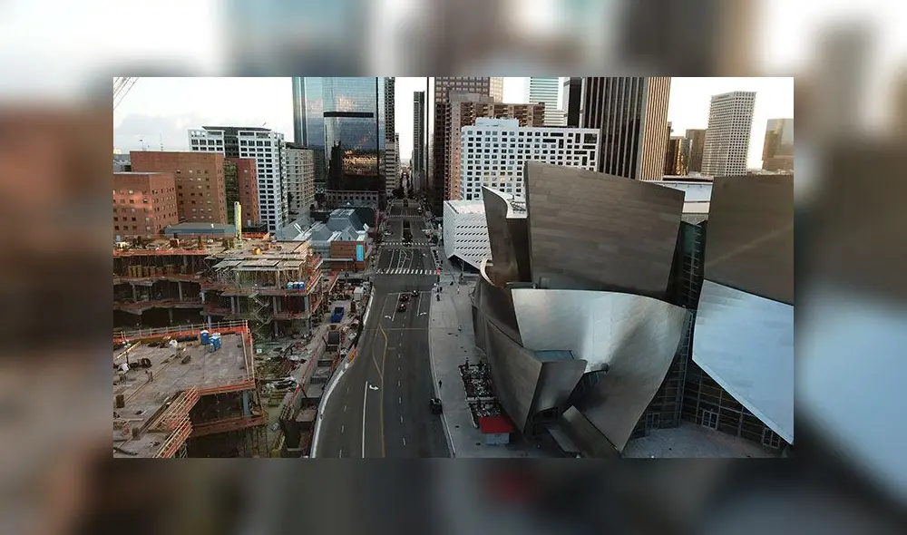 Una vista aérea de una Grand Avenue en su mayoría desierta en el centro de Los Ángeles, California, EE UU. Foto: AFP Una vista aérea de una Grand Avenue en su mayoría desierta en el centro de Los Ángeles, California, EE UU. Foto: AFP