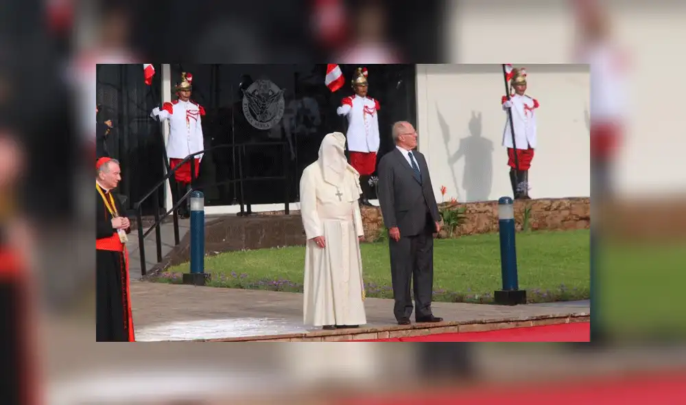 Facebook viral: Aterrador detalle en foto del papa Francisco causa furor Facebook viral: Aterrador detalle en foto del papa Francisco causa furor
