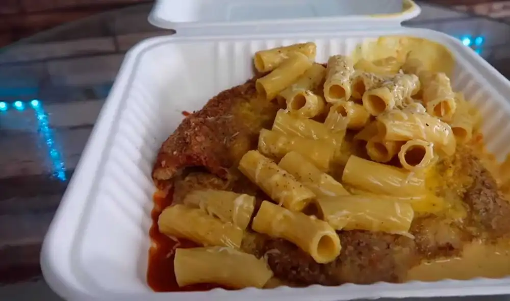 Desliza las imágenes para ver el aspecto que tiene esta costosa milanesa que se vende en un local de Lima. Foto: captura de Youtube/Desbalanceados