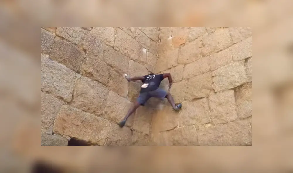 Video es viral en YouTube. Pese a que el muro tenían varios metros de alto, este hombre apodado el ‘Rey Mono’, pudo escalarlo en pocos segundos. Foto: Captura.