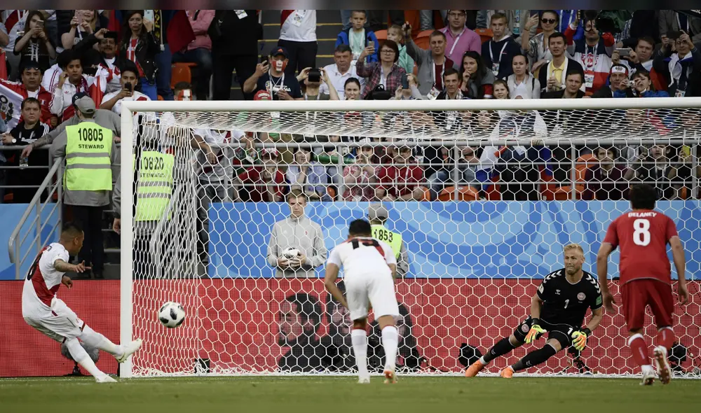 Christian Cueva contó que quiere volver a patear un penal con la selección peruana. Foto: AFP Christian Cueva contó que quiere volver a patear un penal con la selección peruana. Foto: AFP