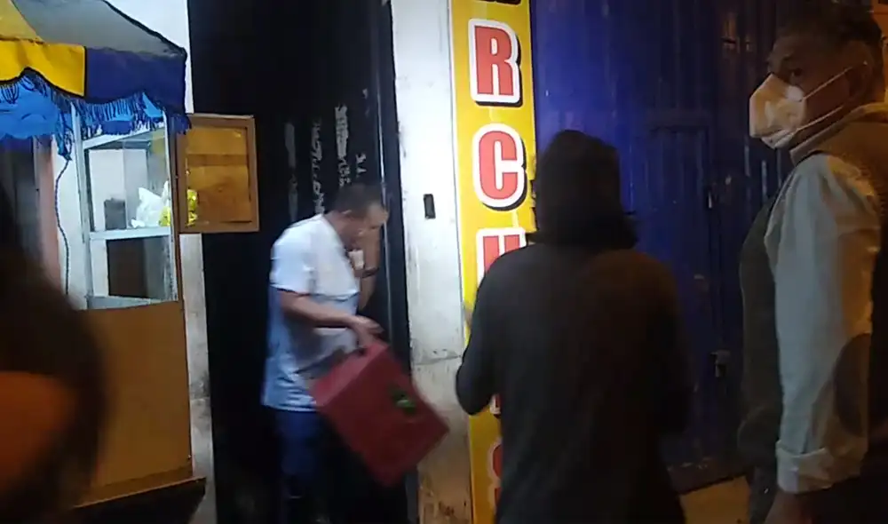 Los vecinos se quejaron que en el lugar siempre se han realizado reuniones pese a la prohibición. Foto: captura de video de Chris Villalobos / URPI - GLR Los vecinos se quejaron que en el lugar siempre se han realizado reuniones pese a la prohibición. Foto: captura de video de Chris Villalobos / URPI - GLR