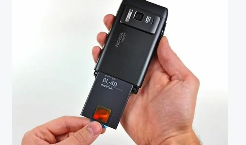 Abandonar las baterías removibles también nos ha permitido tener smartphones a prueba de agua.