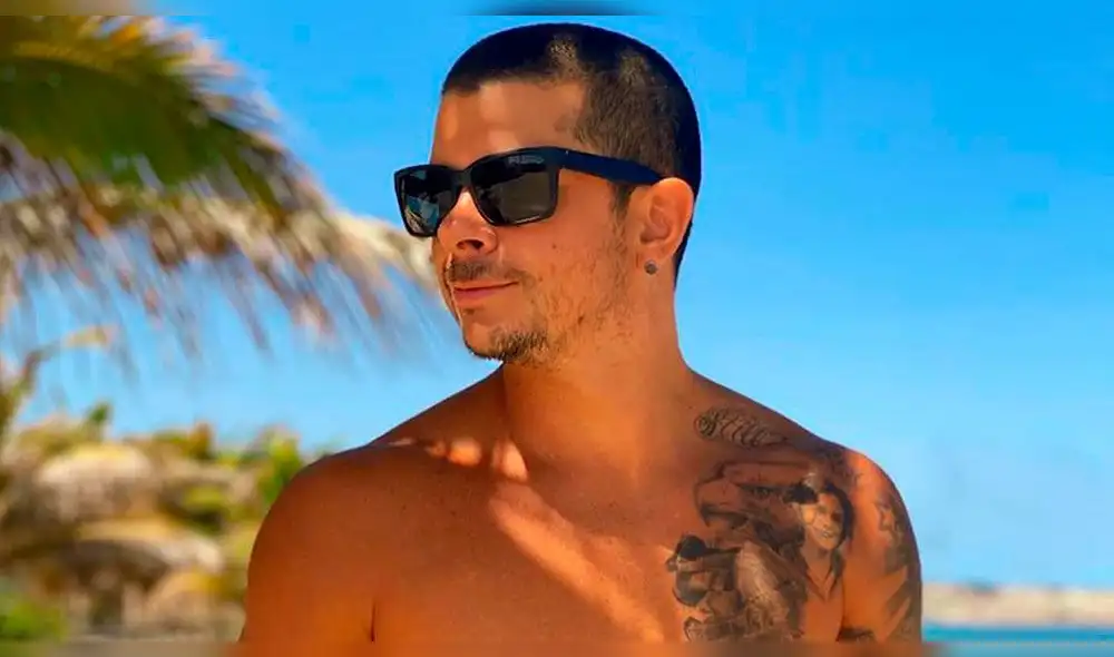 El corredor de autos cuenta los días para tener a su primera hijita en brazos. Foto: Mario Hart Instagram