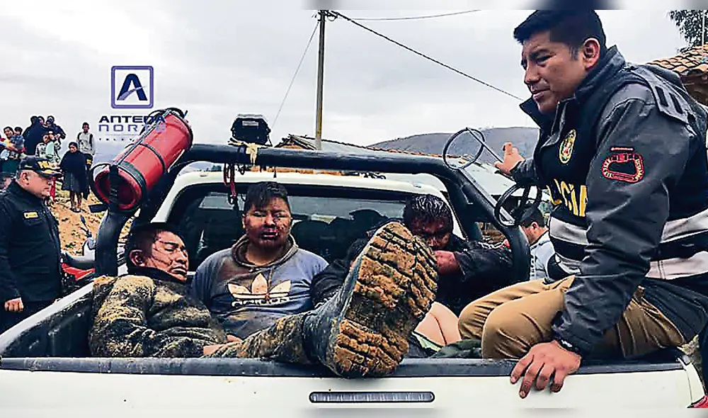 Masacrados. Algunos de los detenidos fueron golpeados brutalmente por los pobladores.
