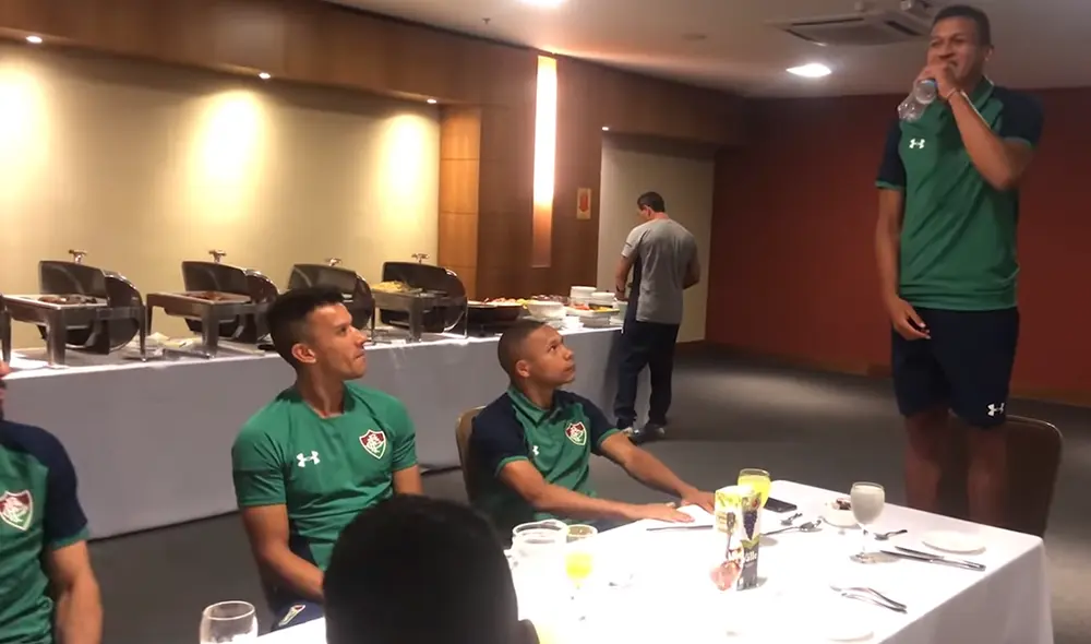 'Pachegol' cantó el himno nacional, aunque lo hizo de forma incorrecta. Foto: Fuminense.