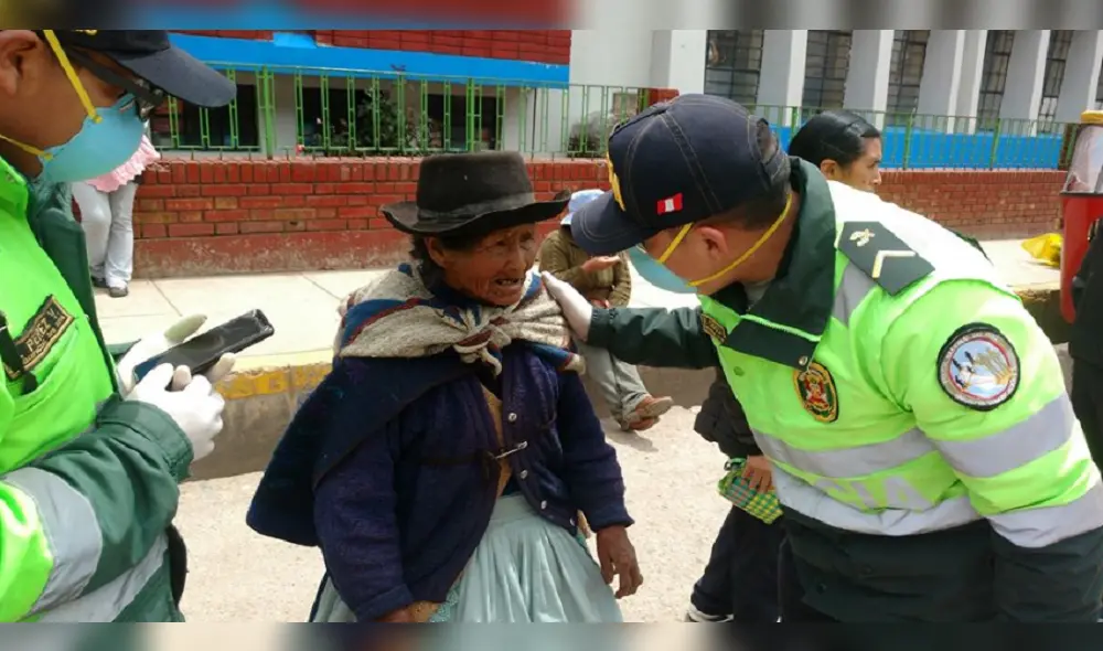 Ancianita caminó cinco kilómetros para cobrar bono de S/ 380 en Huancavelica. Ancianita caminó cinco kilómetros para cobrar bono de S/ 380 en Huancavelica.