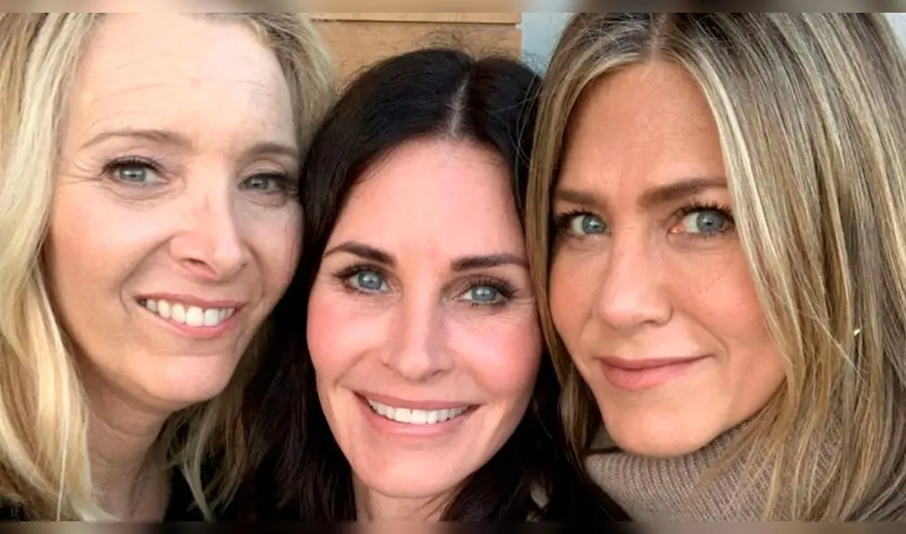 La actriz de 50 años impactó a sus seguidores de Instagram con una fotografía junto a Courtney Cox y Lisa Kudrow.