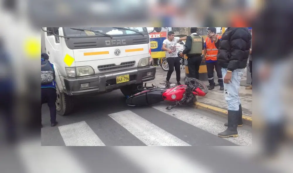 Policías de la comisaría de Maranga intervinieron al conductor del furgón e investigan la identidad del occiso. (Foto: Difusión)