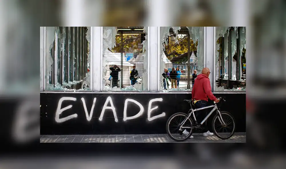 Protestas en Chile por alza de tarifa del Metro de Santiago. Foto: AFP