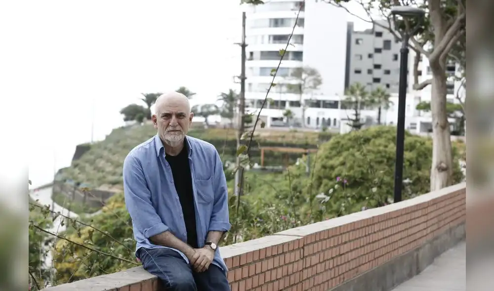 "Pienso que debe haber un cine
popular en el Perú, pero que
respete al público. No que sean
una suma de chabacanerías y
vulgaridades”, opinó el crítico. Foto: Marcos Cotrina "Pienso que debe haber un cine
popular en el Perú, pero que
respete al público. No que sean
una suma de chabacanerías y
vulgaridades”, opinó el crítico. Foto: Marcos Cotrina