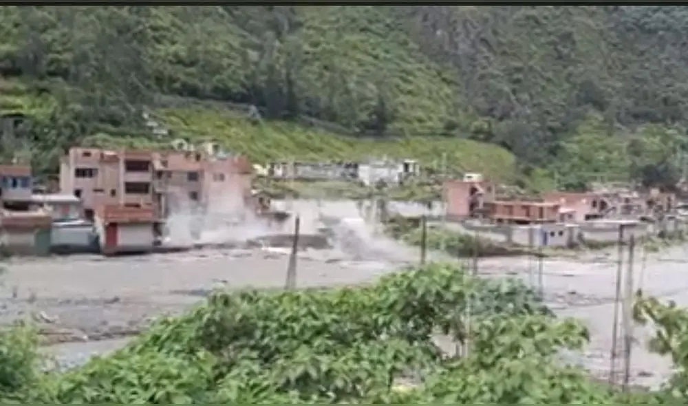 Puno. Intensas lluvias arrasan vivienda en Sandia y pone en riesgo varias otras. Puno. Intensas lluvias arrasan vivienda en Sandia y pone en riesgo varias otras.