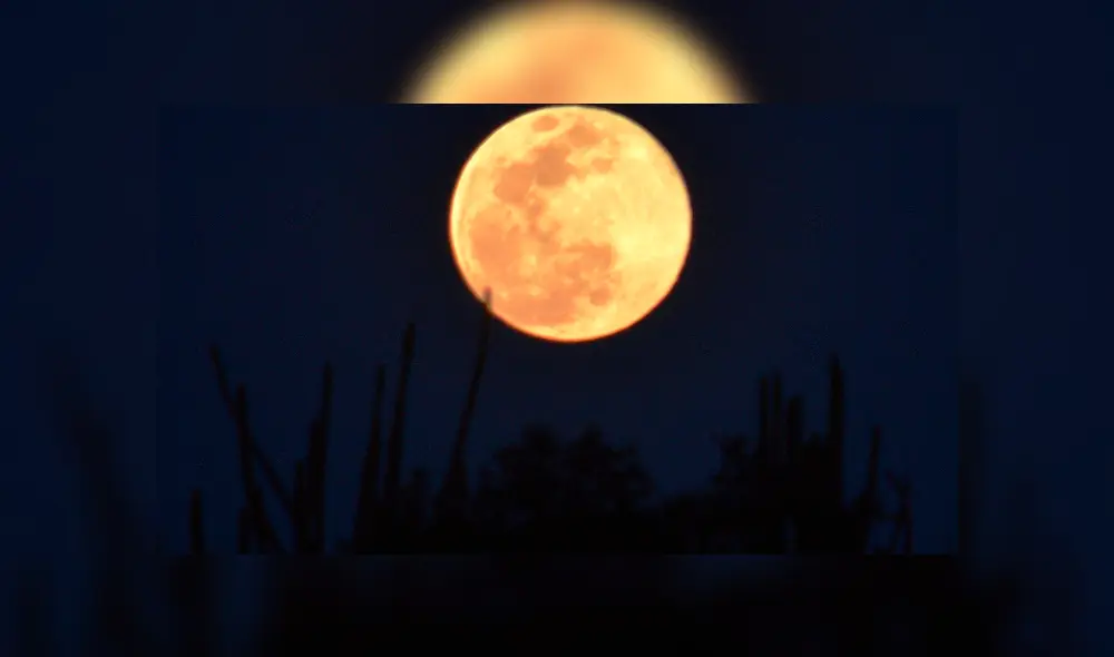 Superluna rosa en Hermosillo. Foto: Víctor Mendoza Lambert