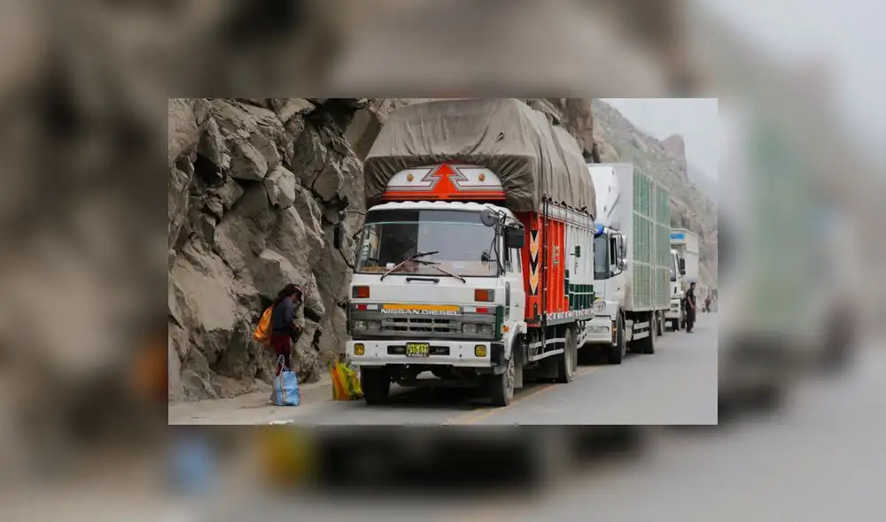 Reabren tránsito vehicular en la Carretera Central