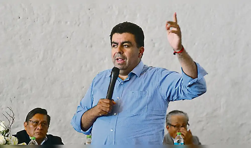 Arequipa: Javier Ísmodes anunció su retiro de la vida política 