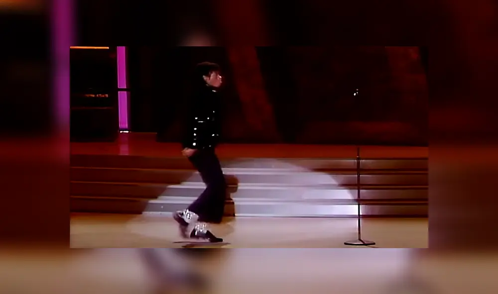 Desliza para ver cómo se hace el 'paso lunar' que es un éxito en YouTube. Foto: Captura. Desliza para ver cómo se hace el 'paso lunar' que es un éxito en YouTube. Foto: Captura.