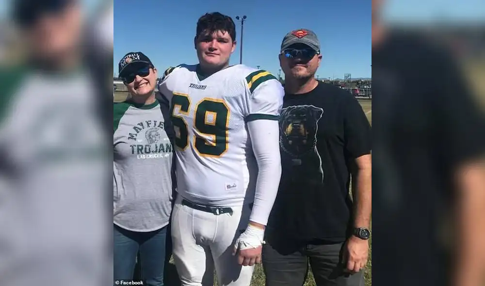 Canaan Bower con sus padres.