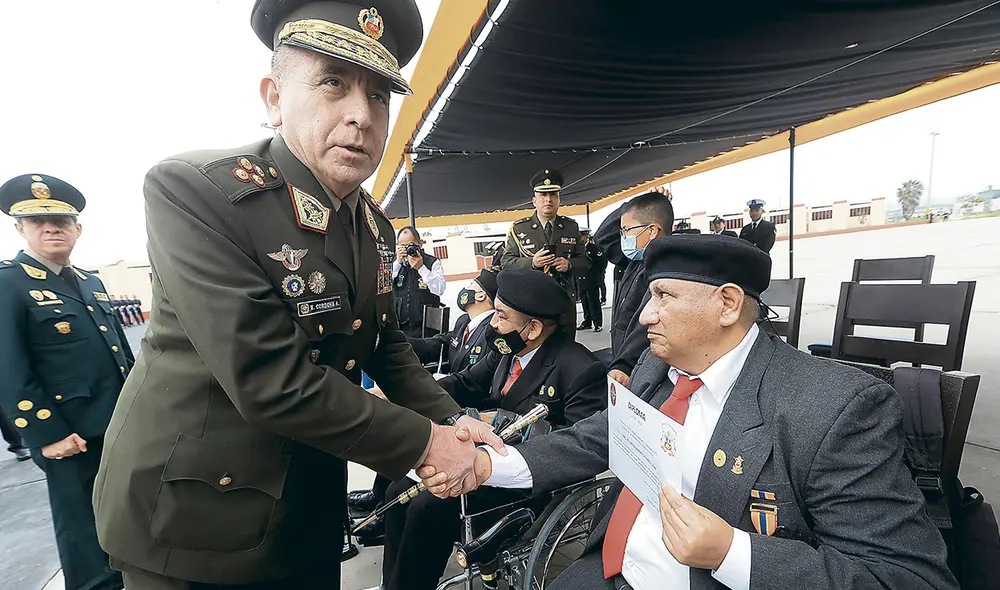 Renovación. Después de 13 días de presentar su renuncia, finalmente, fue pasado al retiro el general Walter Córdova Alemán. Foto: difusión