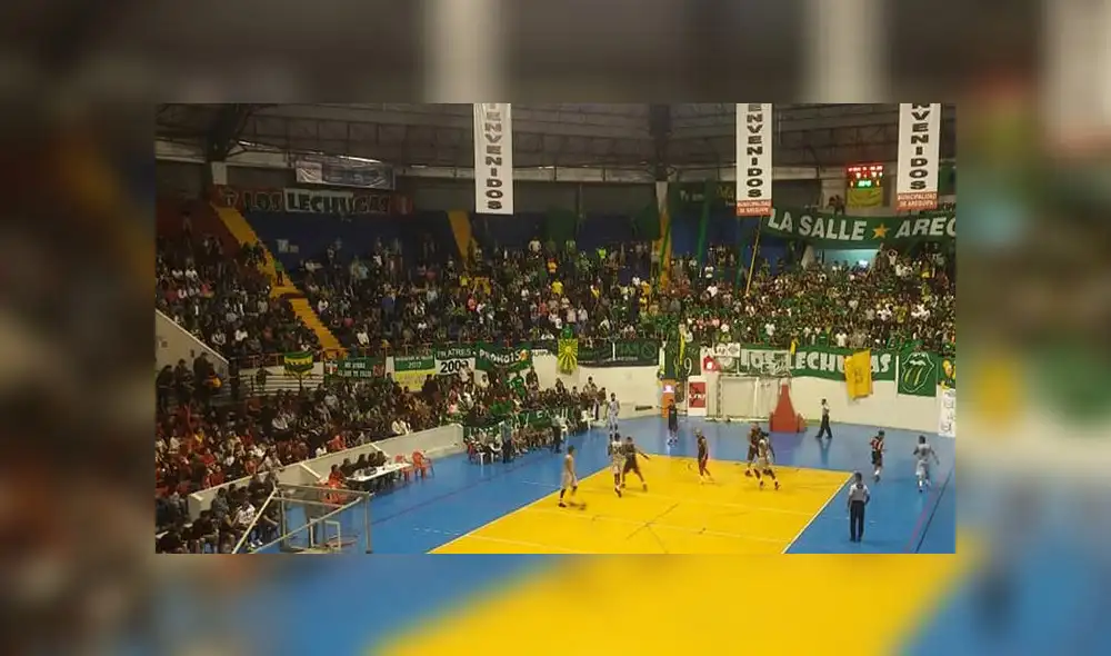 Falso coronel del Ejército generó molestia en final de básket en Arequipa