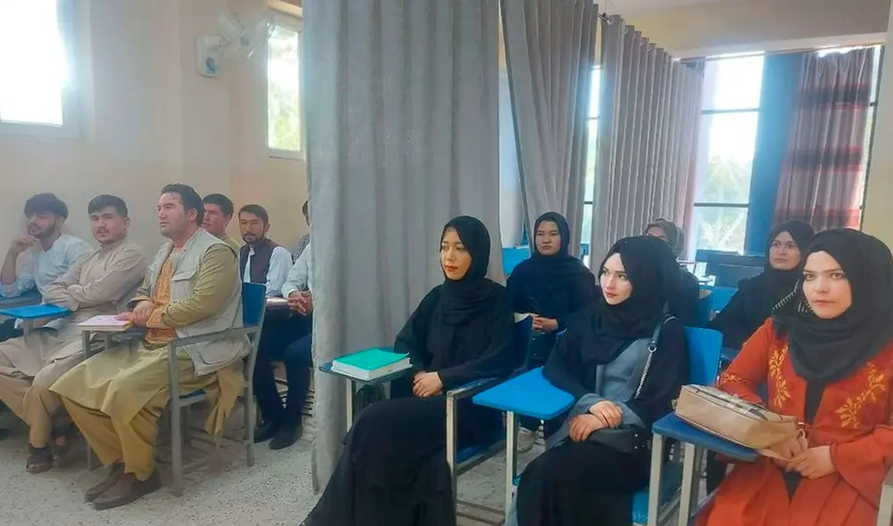 Este nuevo ataque a los derechos de las mujeres ha conmocionado a muchas niñas del país que ya estaban excluidas de las escuelas secundarias. Foto: BBC