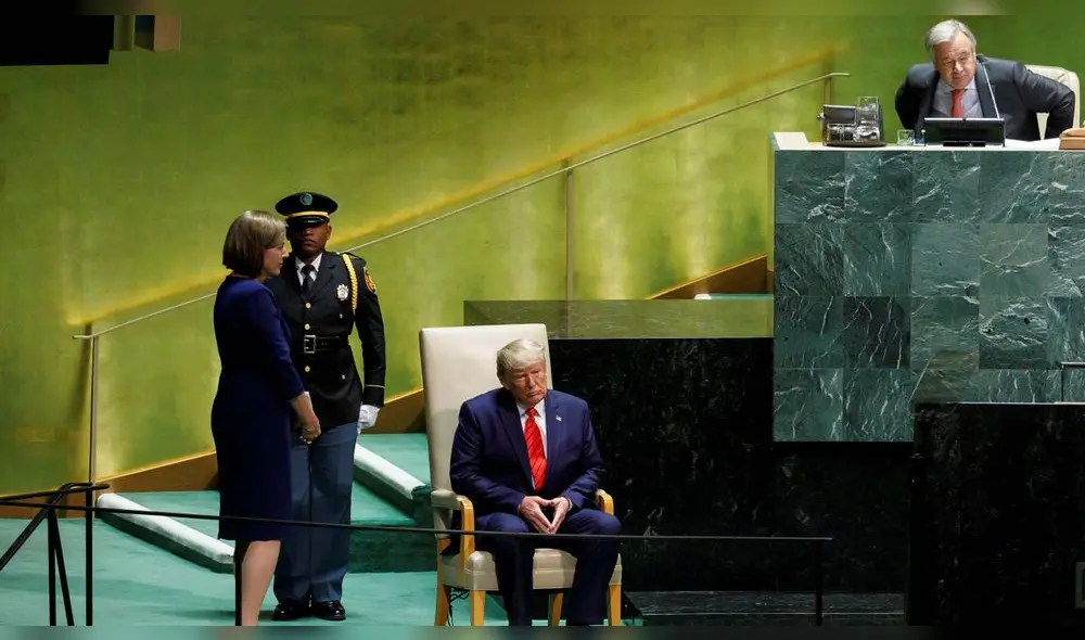 El presidente de los Estados Unidos, Donald Trump (C), se sienta después de hablar durante el debate general de la 74a sesión de la Asamblea General de las Naciones Unidas en la sede de la ONU en Nueva York,EE. UU., 24 de septiembre de 2019. El presidente de los Estados Unidos, Donald Trump (C), se sienta después de hablar durante el debate general de la 74a sesión de la Asamblea General de las Naciones Unidas en la sede de la ONU en Nueva York,EE. UU., 24 de septiembre de 2019.