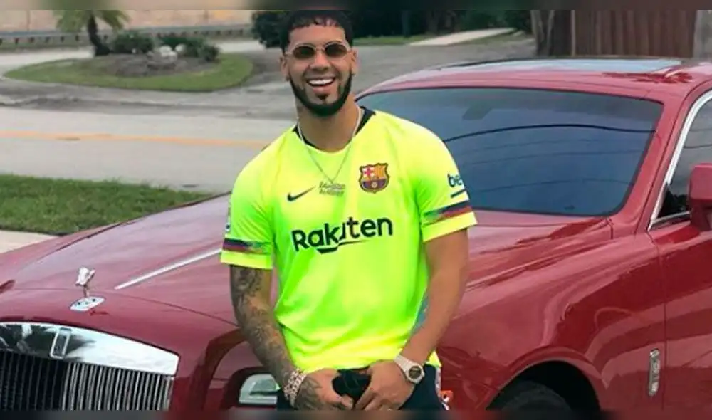 Anuel AA presume nuevo collar de diamantes que lleva el nombre de Karol G [VIDEO]