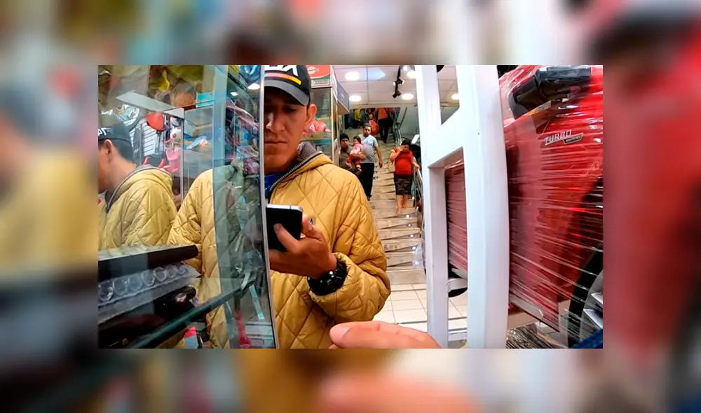 Video es viral en YouTube. El joven llevó su celular a varios técnicos y descubrió que varios inventaban problemas para incrementar los costos de reparación. Foto: Captura.