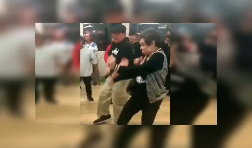 En Facebook, los esposos asombraron con sus singulares movimientos en una clase de baile.