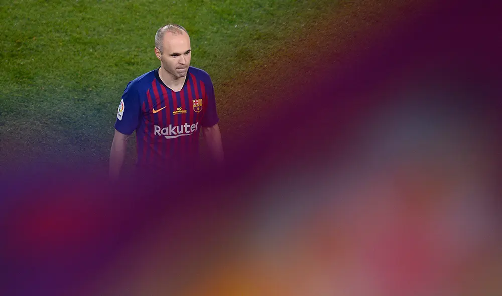 Andrés Iniesta expresando su tristeza en sus últimos momentos vistiendo los colores del FC Barcelona. | Foto: AFP Andrés Iniesta expresando su tristeza en sus últimos momentos vistiendo los colores del FC Barcelona. | Foto: AFP