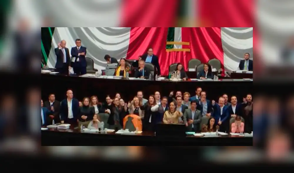parlamentarios exigen renuncia del presidente de México