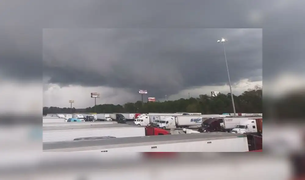 Tornado en EE.UU. deja al menos 14 muertos y daños catastróficos Tornado en EE.UU. deja al menos 14 muertos y daños catastróficos