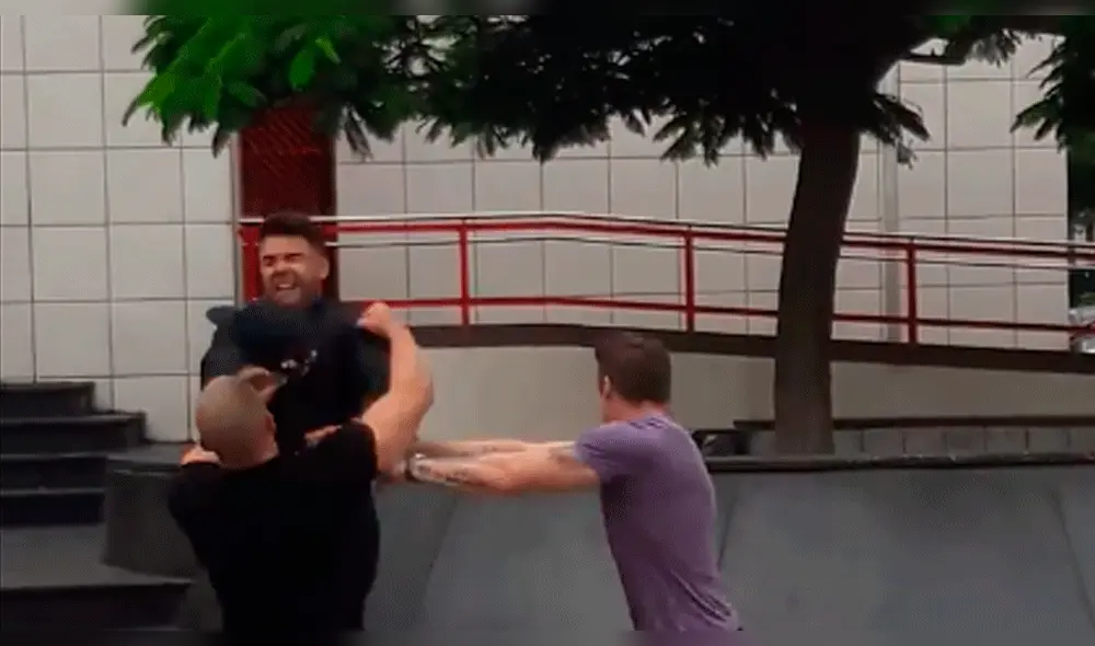 Nuevos videos de Erick Sabater y Coto Hernández peleando en plena calle