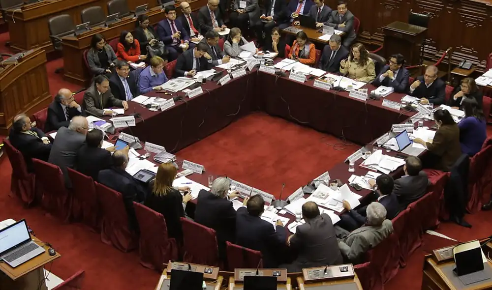 Comisión de Constitución debate proyecto de elecciones internas en los partidos. Foto: John Reyes.