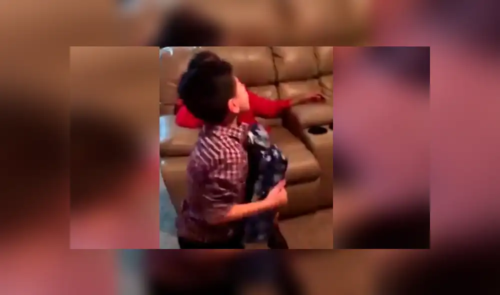 Desliza para ver los momentos más divertidos del video viral de Facebook.