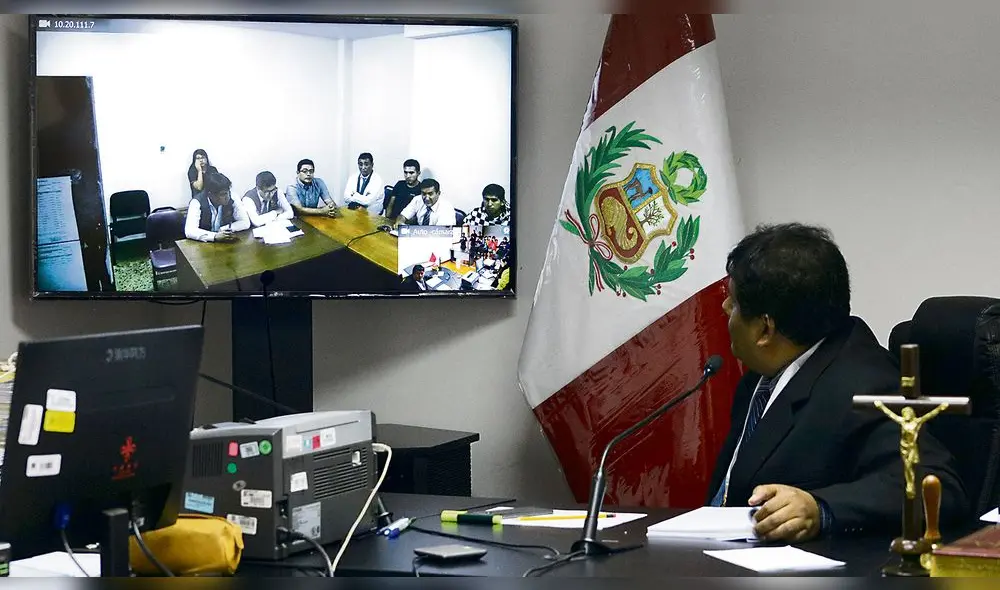 control de identidad. Mediante video conferencia un juez de Cusco comunica a la autoridad razones de detención. control de identidad. Mediante video conferencia un juez de Cusco comunica a la autoridad razones de detención.