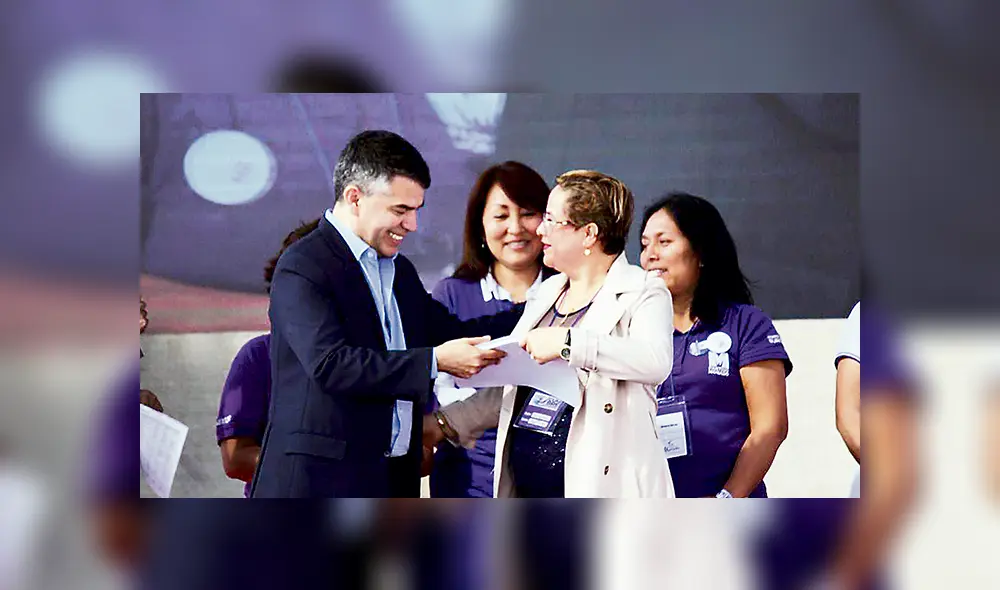 Cita. Julio Guzmán y militantes aceleran el trabajo partidario.